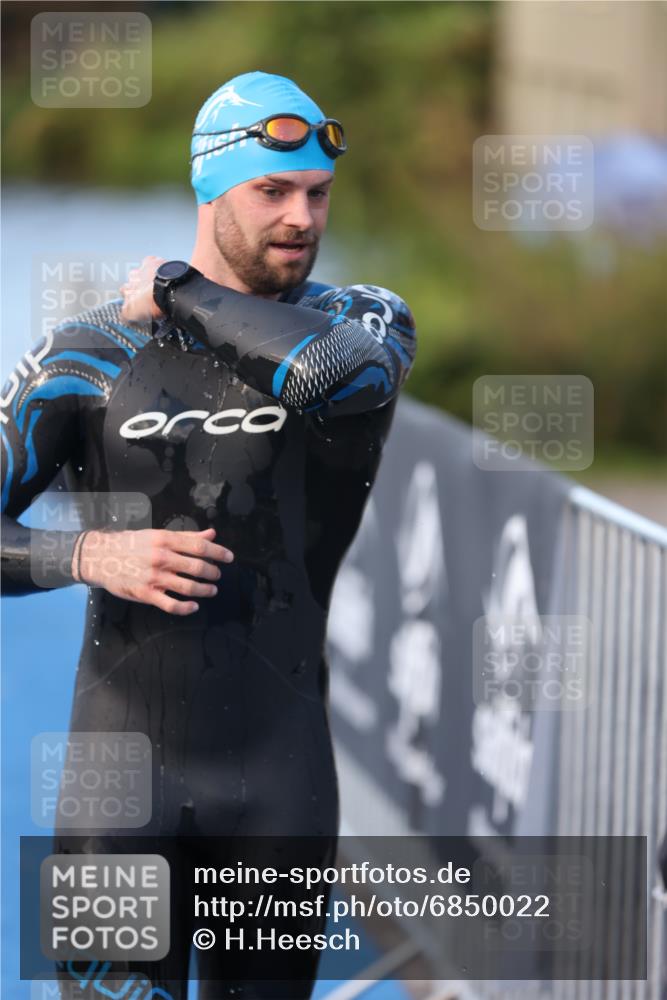 25.08.2024 - Elbe Triathlon Hamburg H.Heesch http://msf.ph/oto/6850022 25.08.2024 08:57:38 Schwimmen 205, 245 meine-sportfotos.de