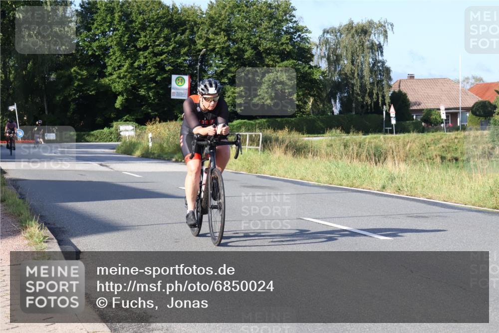 25.08.2024 - Elbe Triathlon Hamburg Fuchs,  Jonas http://msf.ph/oto/6850024 25.08.2024 09:12:54 Radfahren 131, 145 meine-sportfotos.de