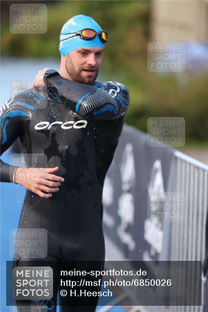25.08.2024 - Elbe Triathlon Hamburg H.Heesch http://msf.ph/oto/6850026 25.08.2024 08:57:38 Schwimmen 205, 245 meine-sportfotos.de