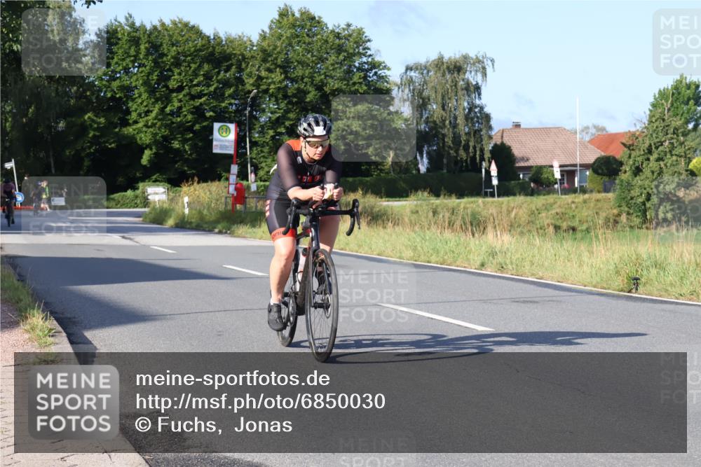 25.08.2024 - Elbe Triathlon Hamburg Fuchs,  Jonas http://msf.ph/oto/6850030 25.08.2024 09:12:54 Radfahren 131, 145 meine-sportfotos.de