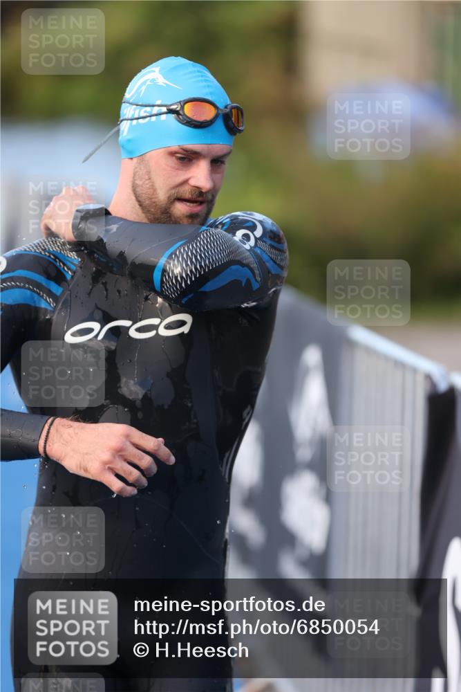 25.08.2024 - Elbe Triathlon Hamburg H.Heesch http://msf.ph/oto/6850054 25.08.2024 08:57:38 Schwimmen 205, 245 meine-sportfotos.de