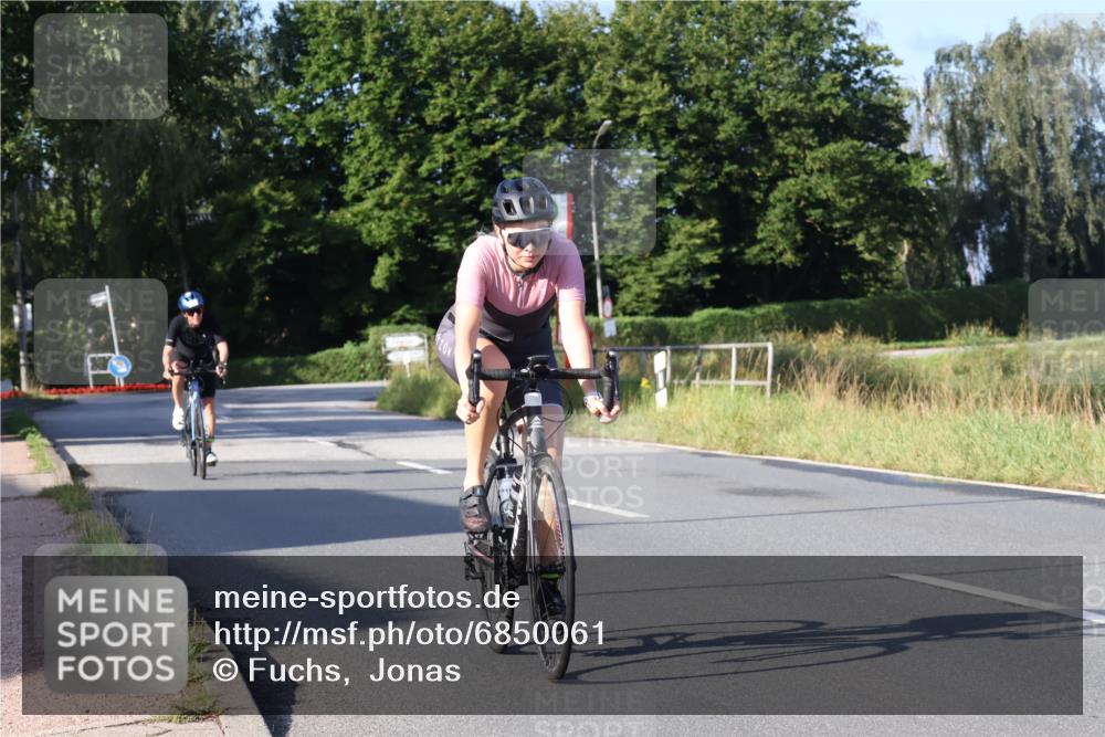 25.08.2024 - Elbe Triathlon Hamburg Fuchs,  Jonas http://msf.ph/oto/6850061 25.08.2024 09:12:59 Radfahren 131, 145, 130 meine-sportfotos.de