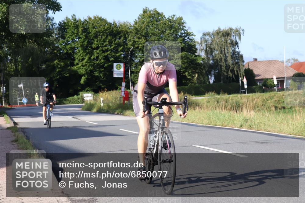 25.08.2024 - Elbe Triathlon Hamburg Fuchs,  Jonas http://msf.ph/oto/6850077 25.08.2024 09:13:00 Radfahren 131, 145, 130 meine-sportfotos.de