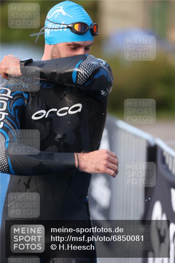 25.08.2024 - Elbe Triathlon Hamburg H.Heesch http://msf.ph/oto/6850081 25.08.2024 08:57:38 Schwimmen 205, 245 meine-sportfotos.de
