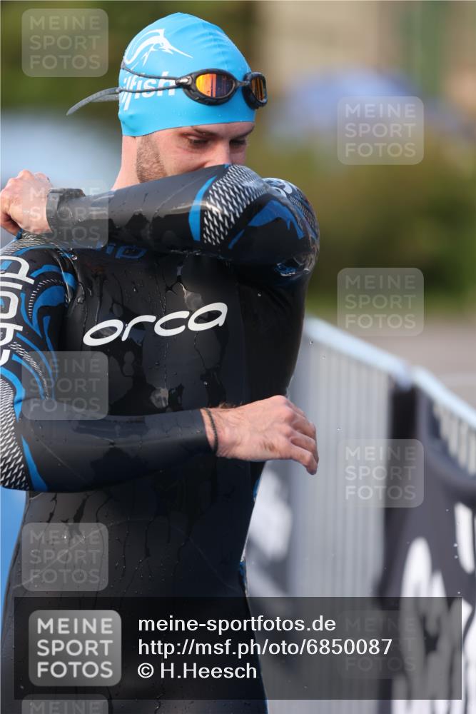 25.08.2024 - Elbe Triathlon Hamburg H.Heesch http://msf.ph/oto/6850087 25.08.2024 08:57:38 Schwimmen 205, 245 meine-sportfotos.de
