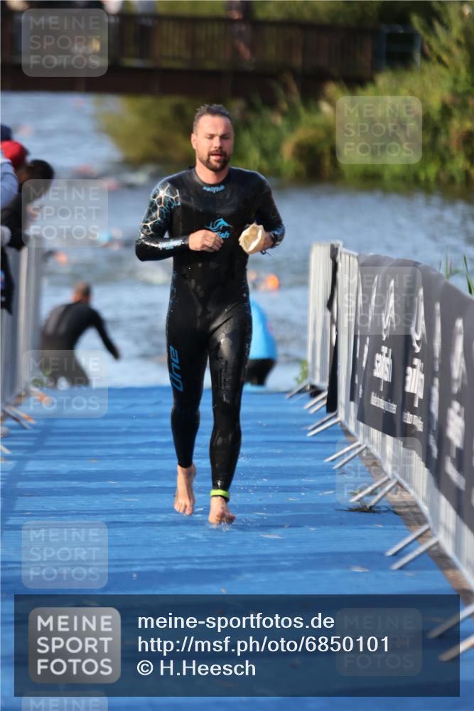 25.08.2024 - Elbe Triathlon Hamburg H.Heesch http://msf.ph/oto/6850101 25.08.2024 08:58:17 Schwimmen 236, 243, 303, 308 meine-sportfotos.de