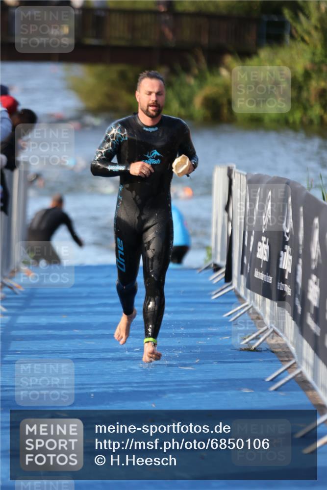 25.08.2024 - Elbe Triathlon Hamburg H.Heesch http://msf.ph/oto/6850106 25.08.2024 08:58:17 Schwimmen 236, 243, 303, 308 meine-sportfotos.de