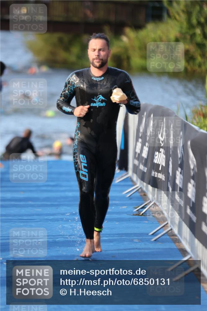 25.08.2024 - Elbe Triathlon Hamburg H.Heesch http://msf.ph/oto/6850131 25.08.2024 08:58:18 Schwimmen 236, 243, 303, 308 meine-sportfotos.de