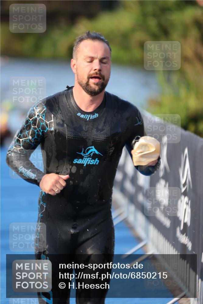 25.08.2024 - Elbe Triathlon Hamburg H.Heesch http://msf.ph/oto/6850215 25.08.2024 08:58:20 Schwimmen 236, 243, 303, 308 meine-sportfotos.de