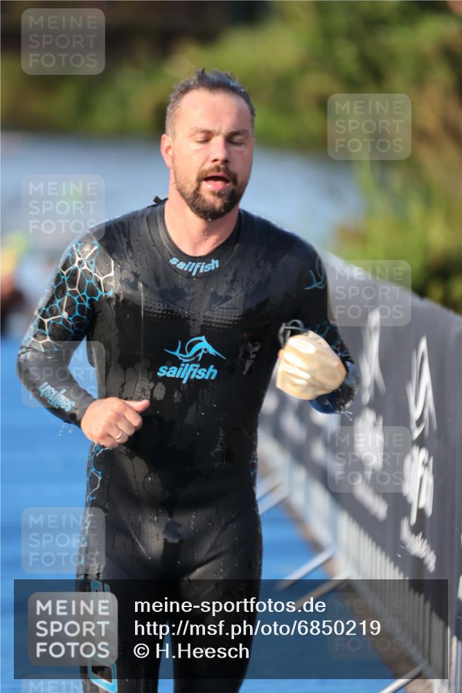 25.08.2024 - Elbe Triathlon Hamburg H.Heesch http://msf.ph/oto/6850219 25.08.2024 08:58:20 Schwimmen 236, 243, 303, 308 meine-sportfotos.de