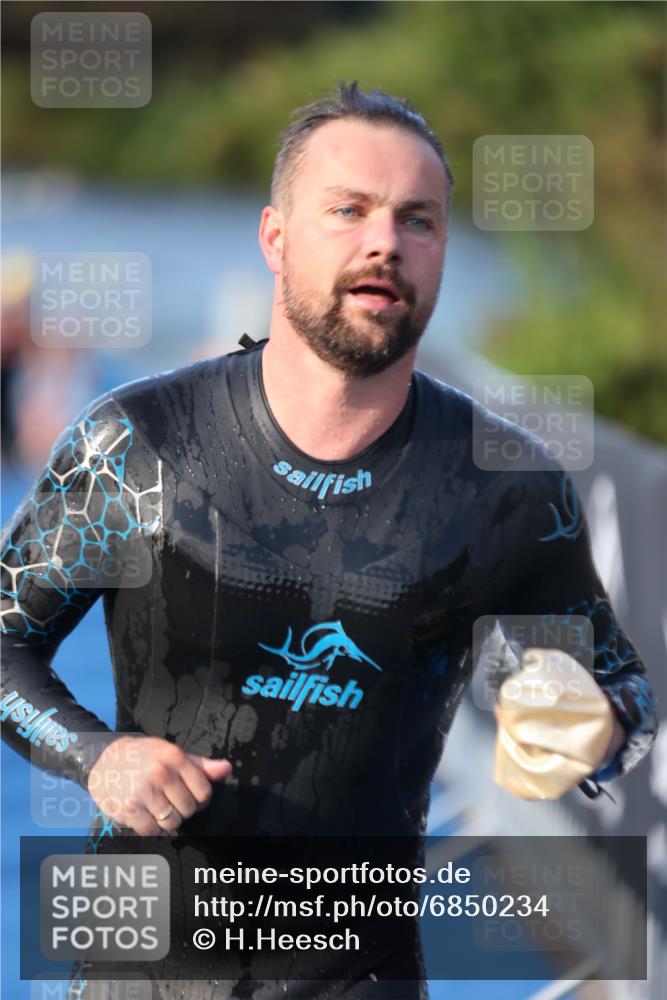 25.08.2024 - Elbe Triathlon Hamburg H.Heesch http://msf.ph/oto/6850234 25.08.2024 08:58:20 Schwimmen 236, 243, 303, 308 meine-sportfotos.de