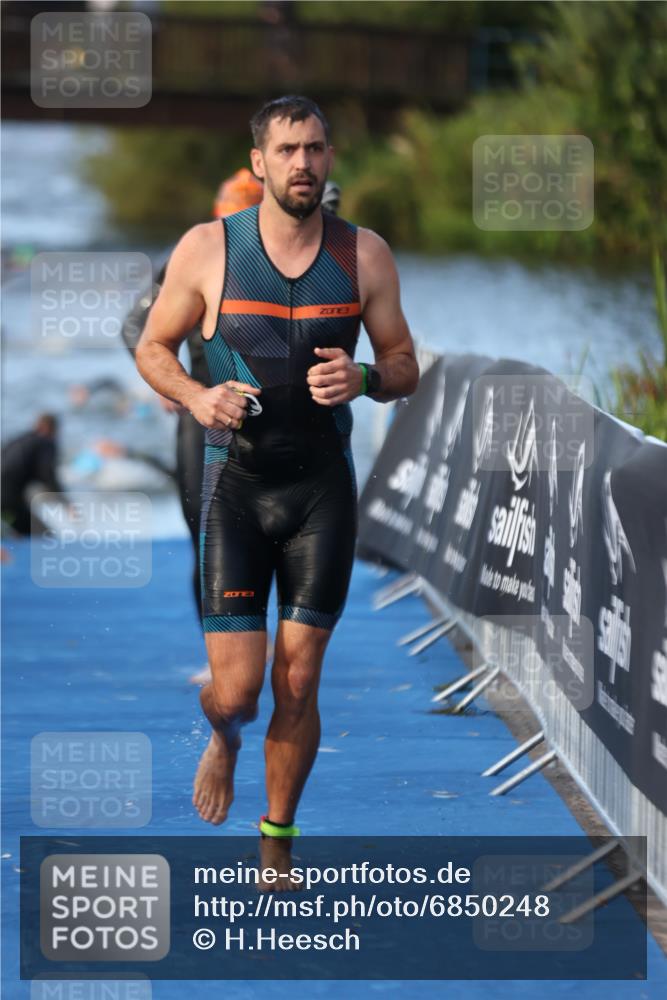 25.08.2024 - Elbe Triathlon Hamburg H.Heesch http://msf.ph/oto/6850248 25.08.2024 08:58:28 Schwimmen 208, 236, 241, 243, 303, 308, 313 meine-sportfotos.de
