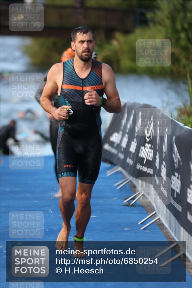 25.08.2024 - Elbe Triathlon Hamburg H.Heesch http://msf.ph/oto/6850254 25.08.2024 08:58:28 Schwimmen 208, 236, 241, 243, 303, 308, 313 meine-sportfotos.de
