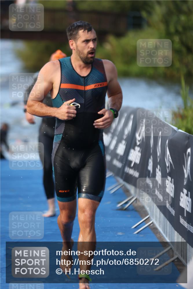 25.08.2024 - Elbe Triathlon Hamburg H.Heesch http://msf.ph/oto/6850272 25.08.2024 08:58:29 Schwimmen 208, 236, 241, 243, 303, 308, 313 meine-sportfotos.de