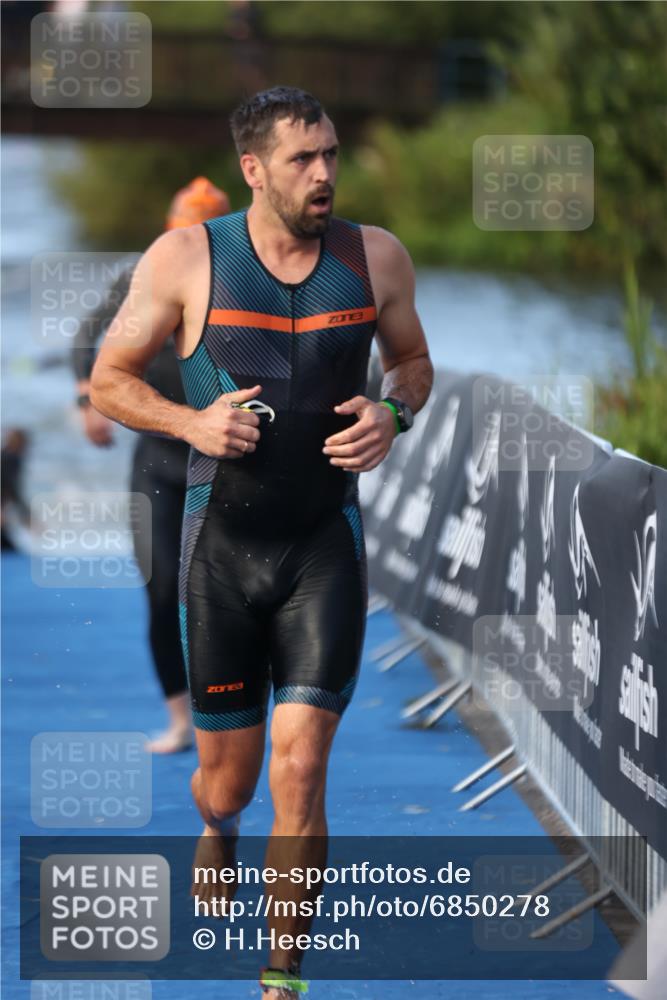 25.08.2024 - Elbe Triathlon Hamburg H.Heesch http://msf.ph/oto/6850278 25.08.2024 08:58:29 Schwimmen 208, 236, 241, 243, 303, 308, 313 meine-sportfotos.de