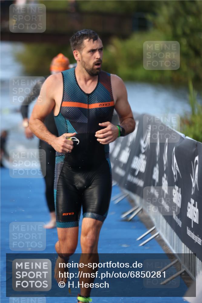 25.08.2024 - Elbe Triathlon Hamburg H.Heesch http://msf.ph/oto/6850281 25.08.2024 08:58:29 Schwimmen 208, 236, 241, 243, 303, 308, 313 meine-sportfotos.de