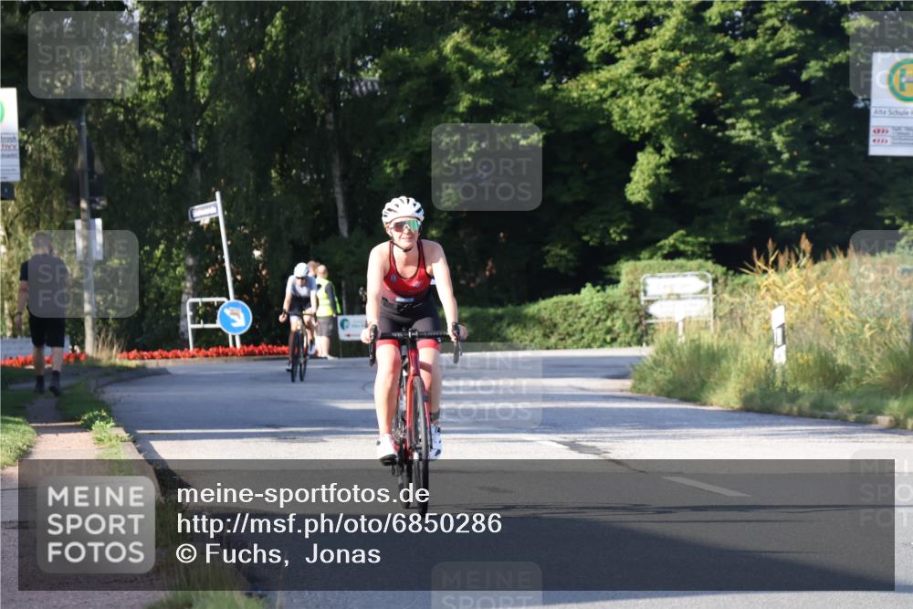 25.08.2024 - Elbe Triathlon Hamburg Fuchs,  Jonas http://msf.ph/oto/6850286 25.08.2024 09:13:31 Radfahren 124 meine-sportfotos.de