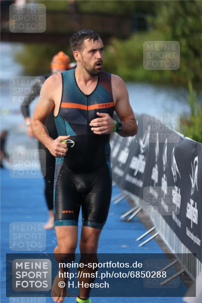 25.08.2024 - Elbe Triathlon Hamburg H.Heesch http://msf.ph/oto/6850288 25.08.2024 08:58:29 Schwimmen 208, 236, 241, 243, 303, 308, 313 meine-sportfotos.de