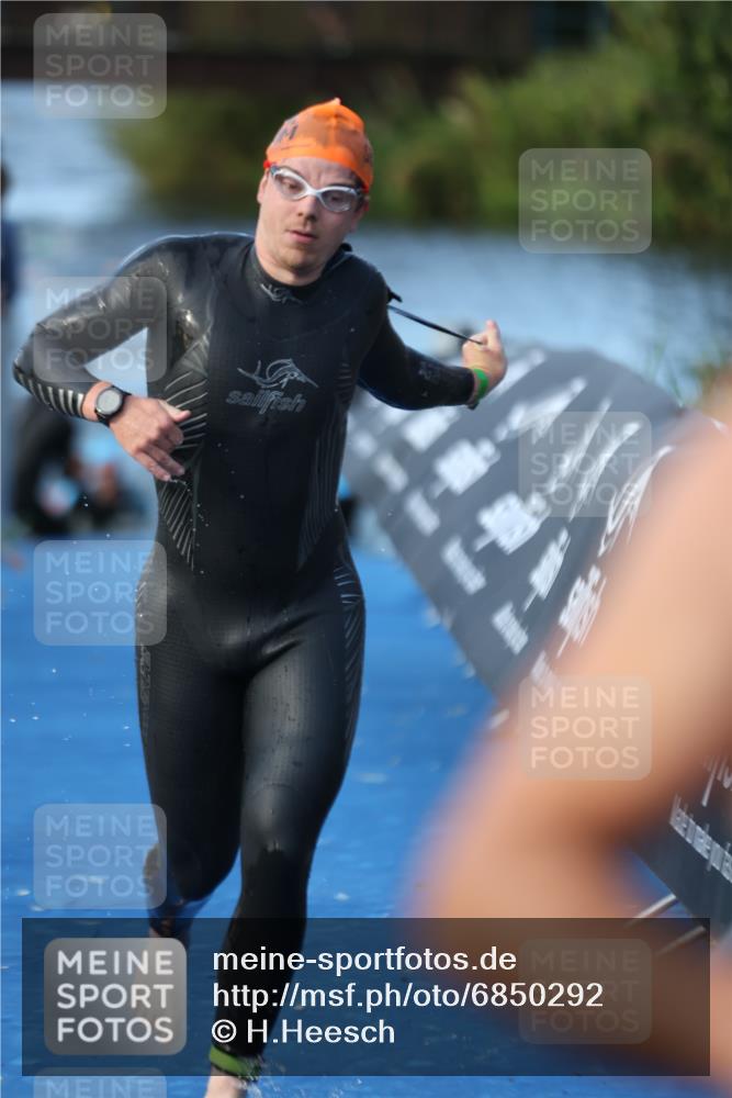 25.08.2024 - Elbe Triathlon Hamburg H.Heesch http://msf.ph/oto/6850292 25.08.2024 08:58:31 Schwimmen 208, 236, 241, 243, 266, 303, 308, 313 meine-sportfotos.de