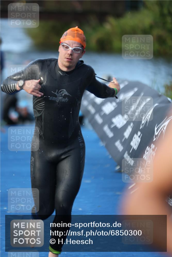 25.08.2024 - Elbe Triathlon Hamburg H.Heesch http://msf.ph/oto/6850300 25.08.2024 08:58:31 Schwimmen 208, 236, 241, 243, 266, 303, 308, 313 meine-sportfotos.de