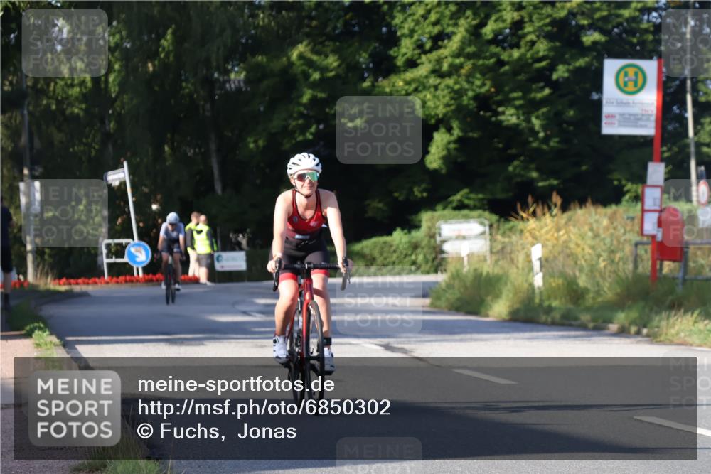 25.08.2024 - Elbe Triathlon Hamburg Fuchs,  Jonas http://msf.ph/oto/6850302 25.08.2024 09:13:32 Radfahren 124, 138 meine-sportfotos.de