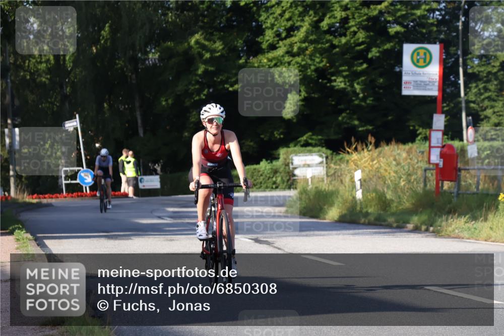 25.08.2024 - Elbe Triathlon Hamburg Fuchs,  Jonas http://msf.ph/oto/6850308 25.08.2024 09:13:32 Radfahren 124, 138 meine-sportfotos.de