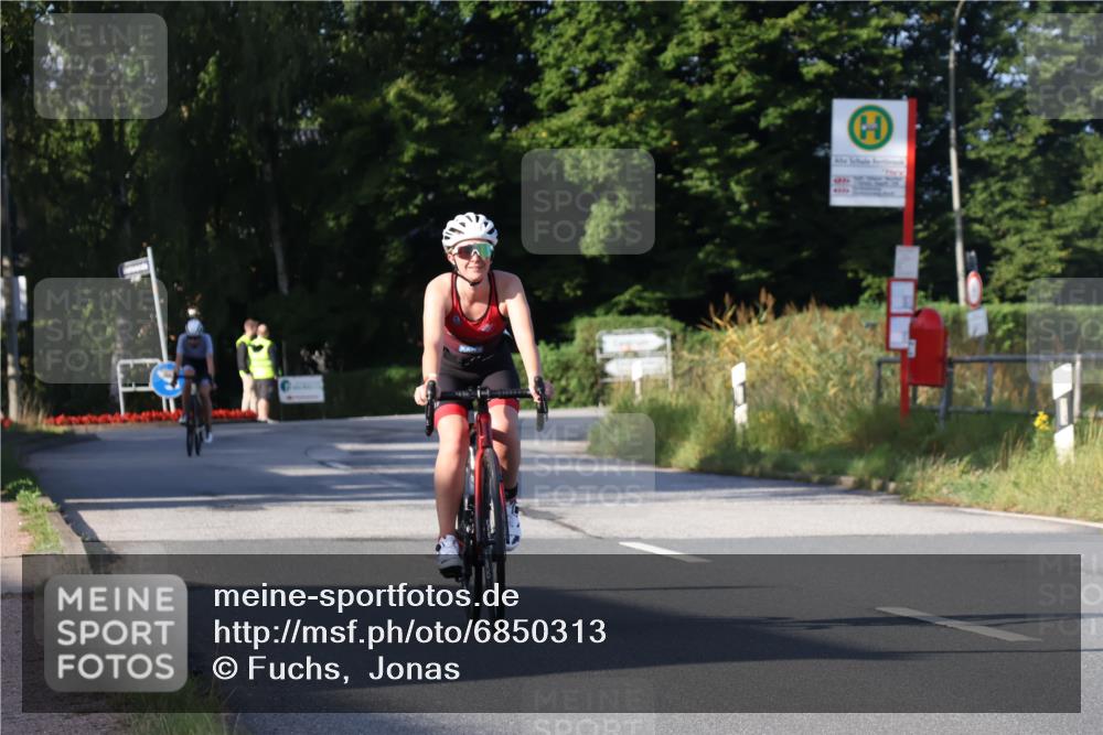 25.08.2024 - Elbe Triathlon Hamburg Fuchs,  Jonas http://msf.ph/oto/6850313 25.08.2024 09:13:32 Radfahren 124, 138 meine-sportfotos.de