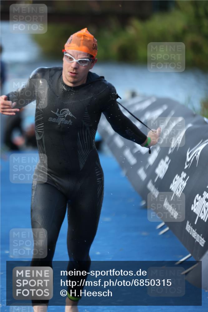 25.08.2024 - Elbe Triathlon Hamburg H.Heesch http://msf.ph/oto/6850315 25.08.2024 08:58:31 Schwimmen 208, 236, 241, 243, 266, 303, 308, 313 meine-sportfotos.de
