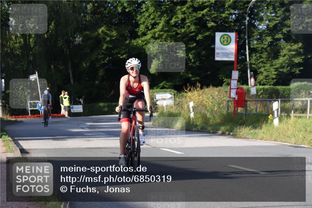 25.08.2024 - Elbe Triathlon Hamburg Fuchs,  Jonas http://msf.ph/oto/6850319 25.08.2024 09:13:32 Radfahren 124, 138 meine-sportfotos.de