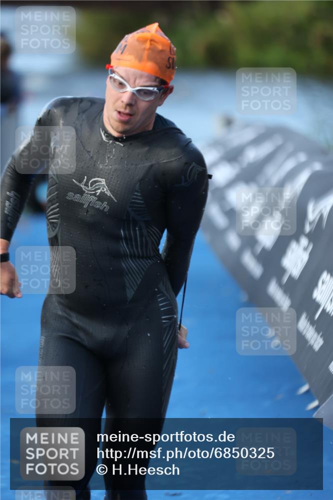 25.08.2024 - Elbe Triathlon Hamburg H.Heesch http://msf.ph/oto/6850325 25.08.2024 08:58:32 Schwimmen 208, 236, 241, 243, 266, 294, 303, 308, 313 meine-sportfotos.de