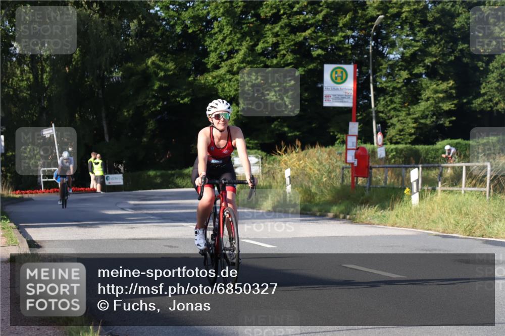 25.08.2024 - Elbe Triathlon Hamburg Fuchs,  Jonas http://msf.ph/oto/6850327 25.08.2024 09:13:32 Radfahren 124, 138 meine-sportfotos.de