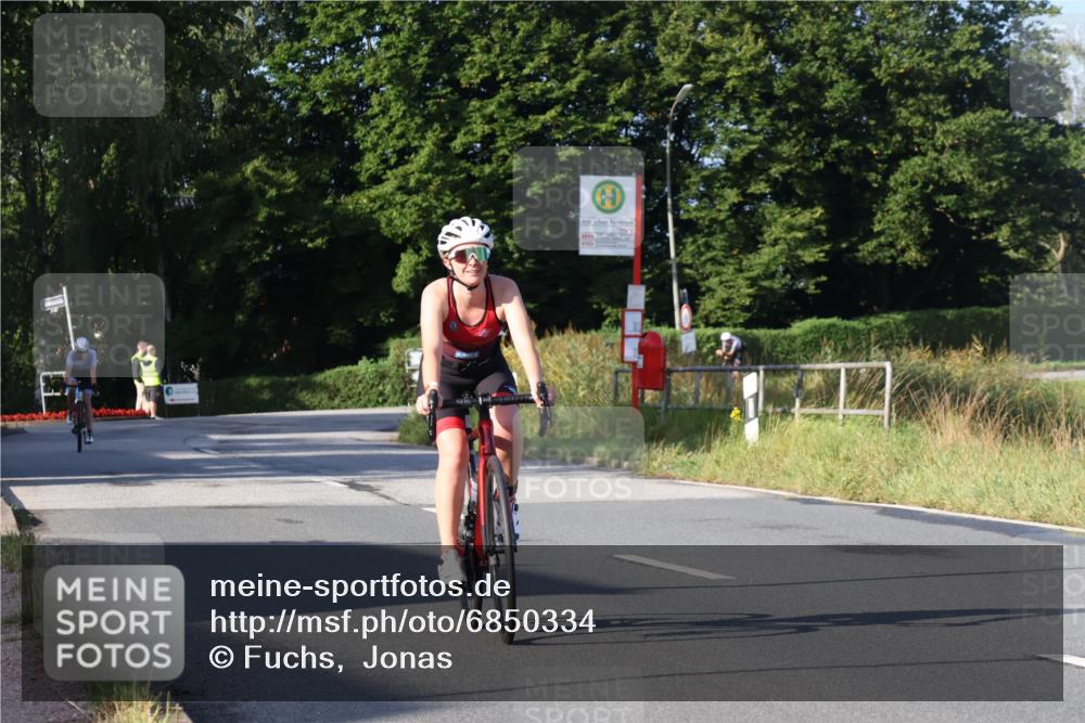 25.08.2024 - Elbe Triathlon Hamburg Fuchs,  Jonas http://msf.ph/oto/6850334 25.08.2024 09:13:33 Radfahren 124, 138 meine-sportfotos.de