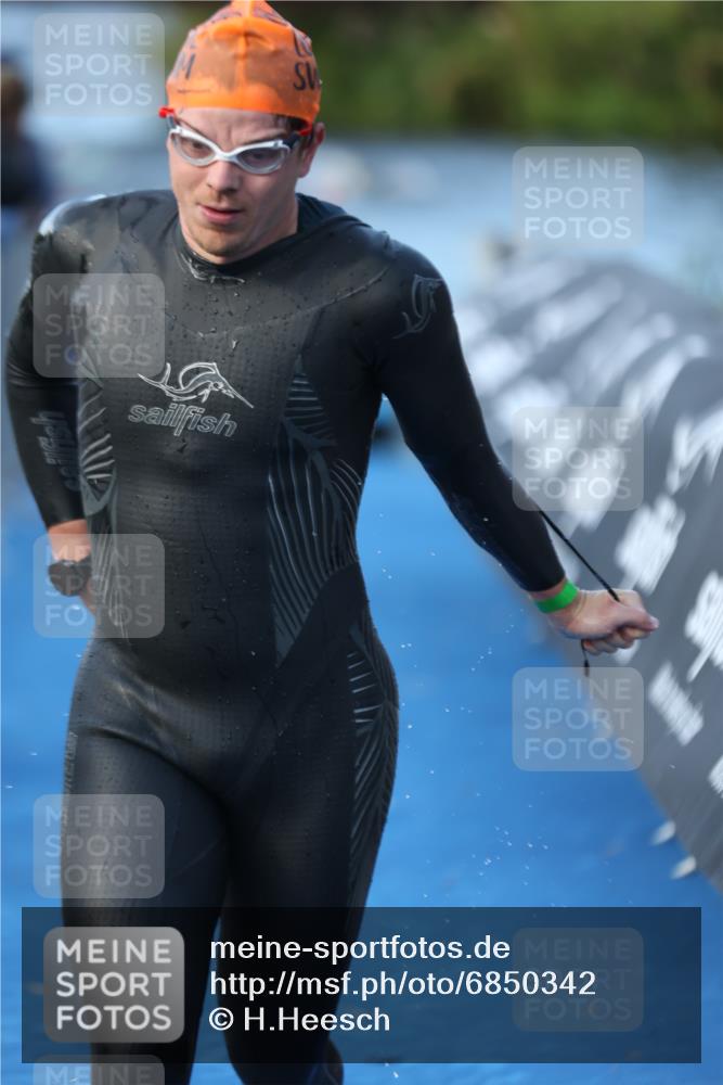 25.08.2024 - Elbe Triathlon Hamburg H.Heesch http://msf.ph/oto/6850342 25.08.2024 08:58:32 Schwimmen 208, 236, 241, 243, 266, 294, 303, 308, 313 meine-sportfotos.de