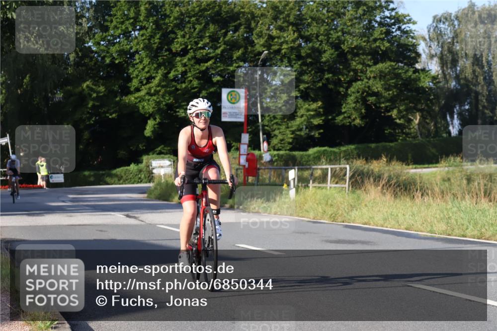 25.08.2024 - Elbe Triathlon Hamburg Fuchs,  Jonas http://msf.ph/oto/6850344 25.08.2024 09:13:33 Radfahren 124, 138 meine-sportfotos.de