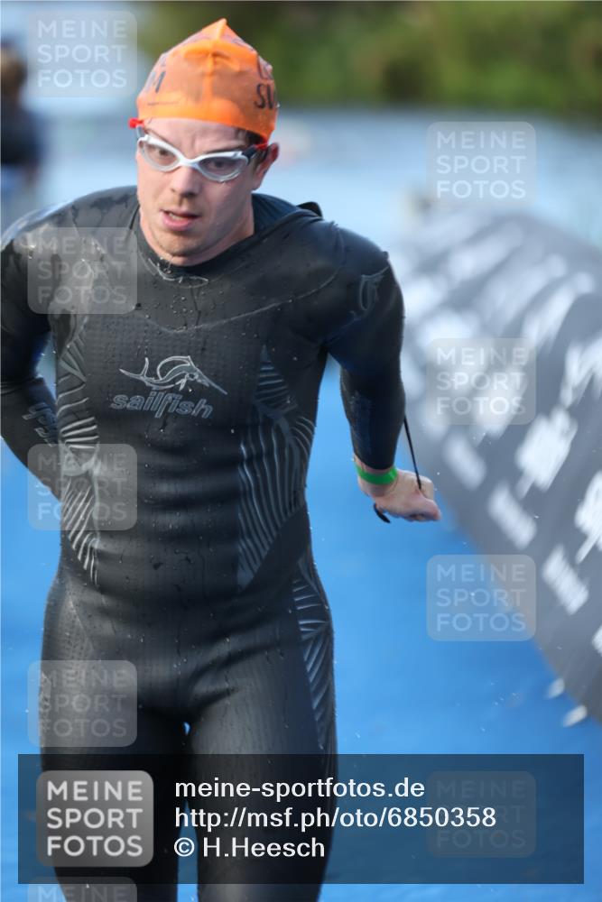 25.08.2024 - Elbe Triathlon Hamburg H.Heesch http://msf.ph/oto/6850358 25.08.2024 08:58:32 Schwimmen 208, 236, 241, 243, 266, 294, 303, 308, 313 meine-sportfotos.de