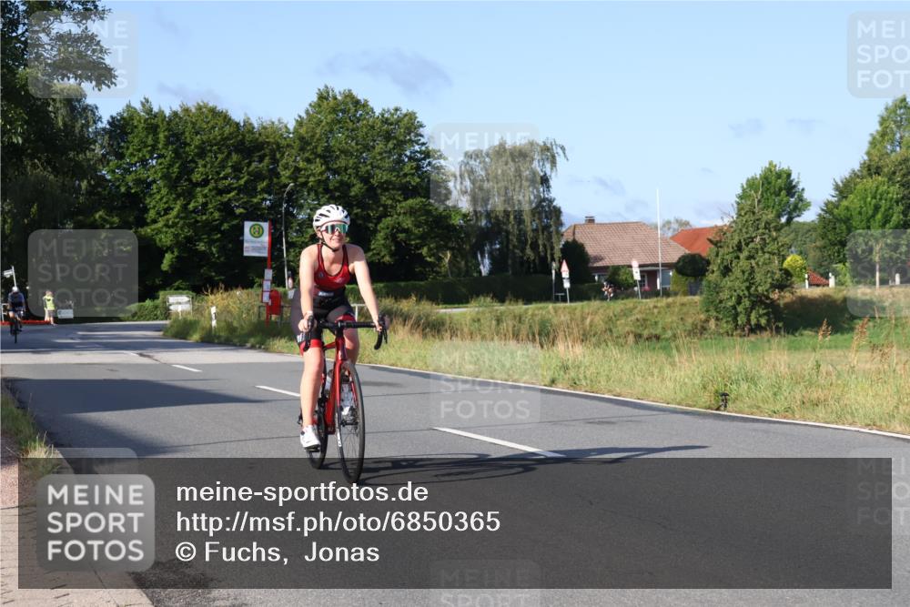 25.08.2024 - Elbe Triathlon Hamburg Fuchs,  Jonas http://msf.ph/oto/6850365 25.08.2024 09:13:33 Radfahren 124, 138 meine-sportfotos.de