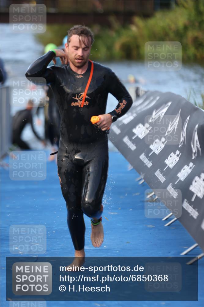 25.08.2024 - Elbe Triathlon Hamburg H.Heesch http://msf.ph/oto/6850368 25.08.2024 08:58:39 Schwimmen 208, 211, 236, 241, 243, 266, 283, 294, 308, 313 meine-sportfotos.de