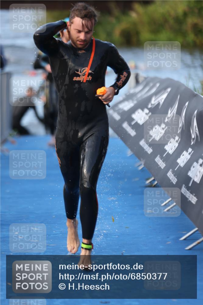 25.08.2024 - Elbe Triathlon Hamburg H.Heesch http://msf.ph/oto/6850377 25.08.2024 08:58:39 Schwimmen 208, 211, 236, 241, 243, 266, 283, 294, 308, 313 meine-sportfotos.de