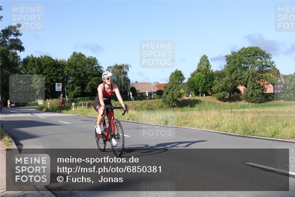 25.08.2024 - Elbe Triathlon Hamburg Fuchs,  Jonas http://msf.ph/oto/6850381 25.08.2024 09:13:34 Radfahren 124, 138 meine-sportfotos.de