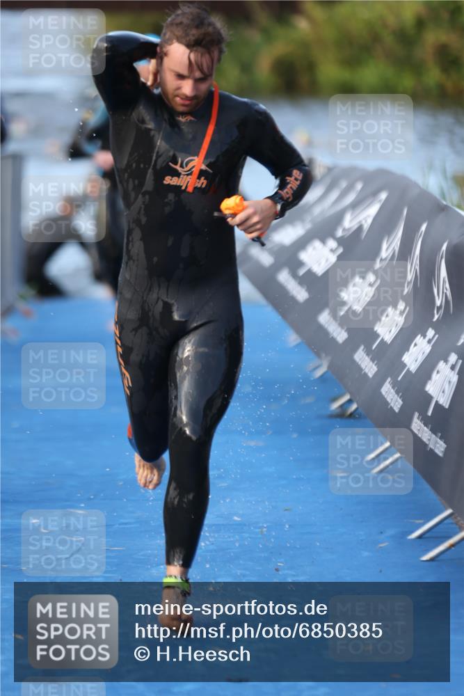 25.08.2024 - Elbe Triathlon Hamburg H.Heesch http://msf.ph/oto/6850385 25.08.2024 08:58:39 Schwimmen 208, 211, 236, 241, 243, 266, 283, 294, 308, 313 meine-sportfotos.de