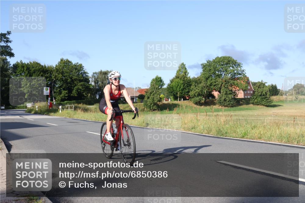 25.08.2024 - Elbe Triathlon Hamburg Fuchs,  Jonas http://msf.ph/oto/6850386 25.08.2024 09:13:34 Radfahren 124, 138 meine-sportfotos.de