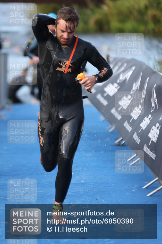 25.08.2024 - Elbe Triathlon Hamburg H.Heesch http://msf.ph/oto/6850390 25.08.2024 08:58:39 Schwimmen 208, 211, 236, 241, 243, 266, 283, 294, 308, 313 meine-sportfotos.de