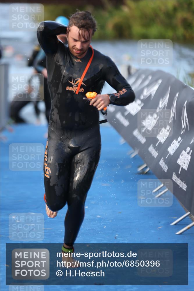 25.08.2024 - Elbe Triathlon Hamburg H.Heesch http://msf.ph/oto/6850396 25.08.2024 08:58:39 Schwimmen 208, 211, 236, 241, 243, 266, 283, 294, 308, 313 meine-sportfotos.de