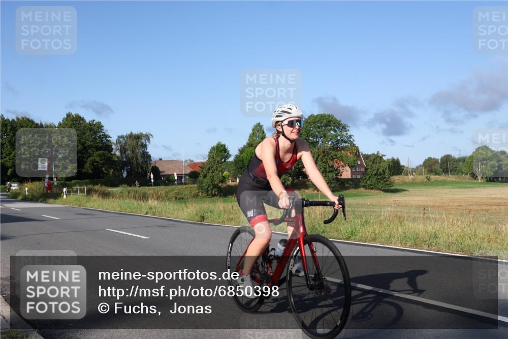 25.08.2024 - Elbe Triathlon Hamburg Fuchs,  Jonas http://msf.ph/oto/6850398 25.08.2024 09:13:34 Radfahren 124, 138 meine-sportfotos.de