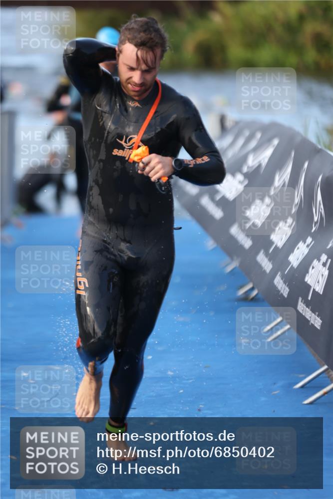 25.08.2024 - Elbe Triathlon Hamburg H.Heesch http://msf.ph/oto/6850402 25.08.2024 08:58:39 Schwimmen 208, 211, 236, 241, 243, 266, 283, 294, 308, 313 meine-sportfotos.de