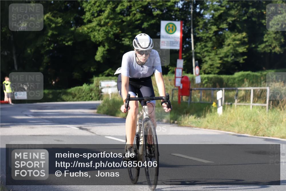 25.08.2024 - Elbe Triathlon Hamburg Fuchs,  Jonas http://msf.ph/oto/6850406 25.08.2024 09:13:37 Radfahren 124, 138, 55 meine-sportfotos.de