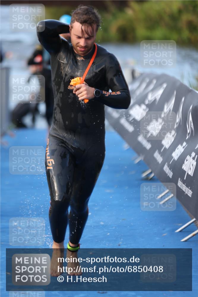 25.08.2024 - Elbe Triathlon Hamburg H.Heesch http://msf.ph/oto/6850408 25.08.2024 08:58:39 Schwimmen 208, 211, 236, 241, 243, 266, 283, 294, 308, 313 meine-sportfotos.de