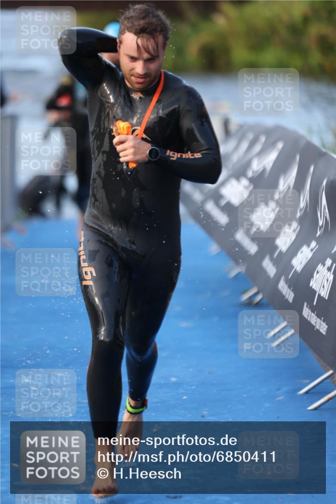 25.08.2024 - Elbe Triathlon Hamburg H.Heesch http://msf.ph/oto/6850411 25.08.2024 08:58:39 Schwimmen 208, 211, 236, 241, 243, 266, 283, 294, 308, 313 meine-sportfotos.de