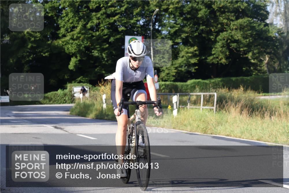 25.08.2024 - Elbe Triathlon Hamburg Fuchs,  Jonas http://msf.ph/oto/6850413 25.08.2024 09:13:38 Radfahren 124, 138, 55 meine-sportfotos.de