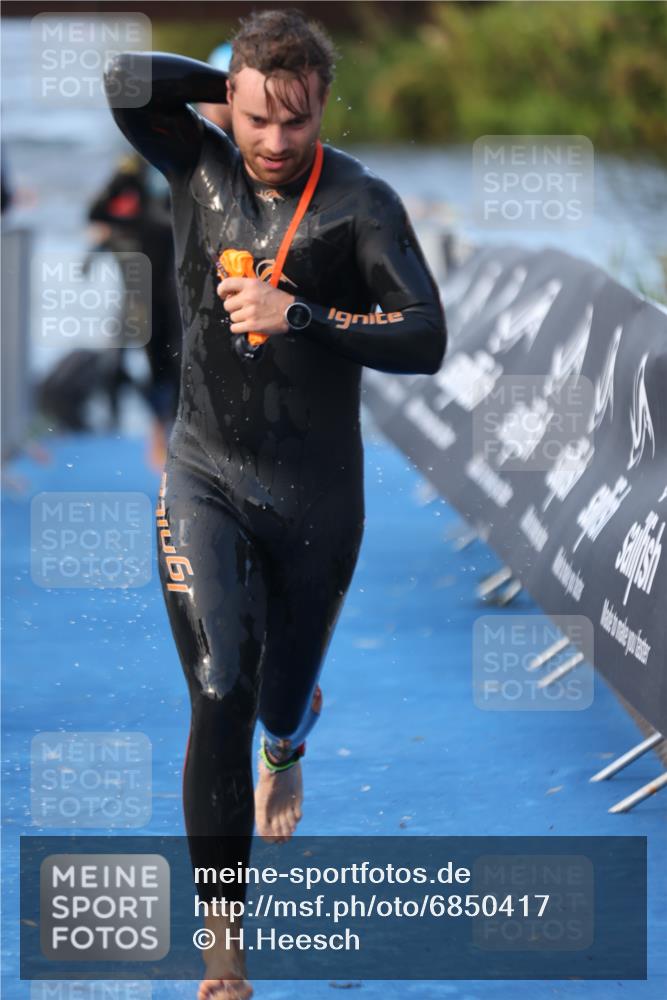 25.08.2024 - Elbe Triathlon Hamburg H.Heesch http://msf.ph/oto/6850417 25.08.2024 08:58:39 Schwimmen 208, 211, 236, 241, 243, 266, 283, 294, 308, 313 meine-sportfotos.de